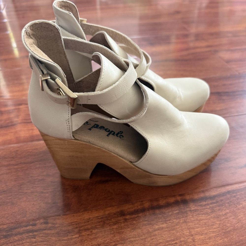 Free People Cedar Clog Ivory Bone Leather Wooden Block Heel Strappy 36 Size 6